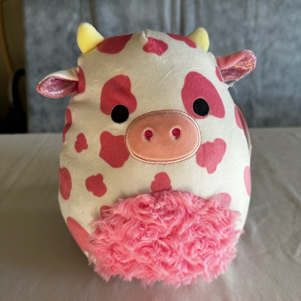 SQUISHMALLOW 9.5”VALENTINES EVANGELICA THE COW - Picture 8 of 9